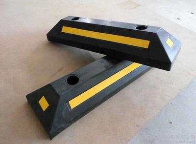 山東濟(jì)南地下停車場(chǎng)設(shè)計(jì)施工車位劃線交通安全設(shè)施安裝